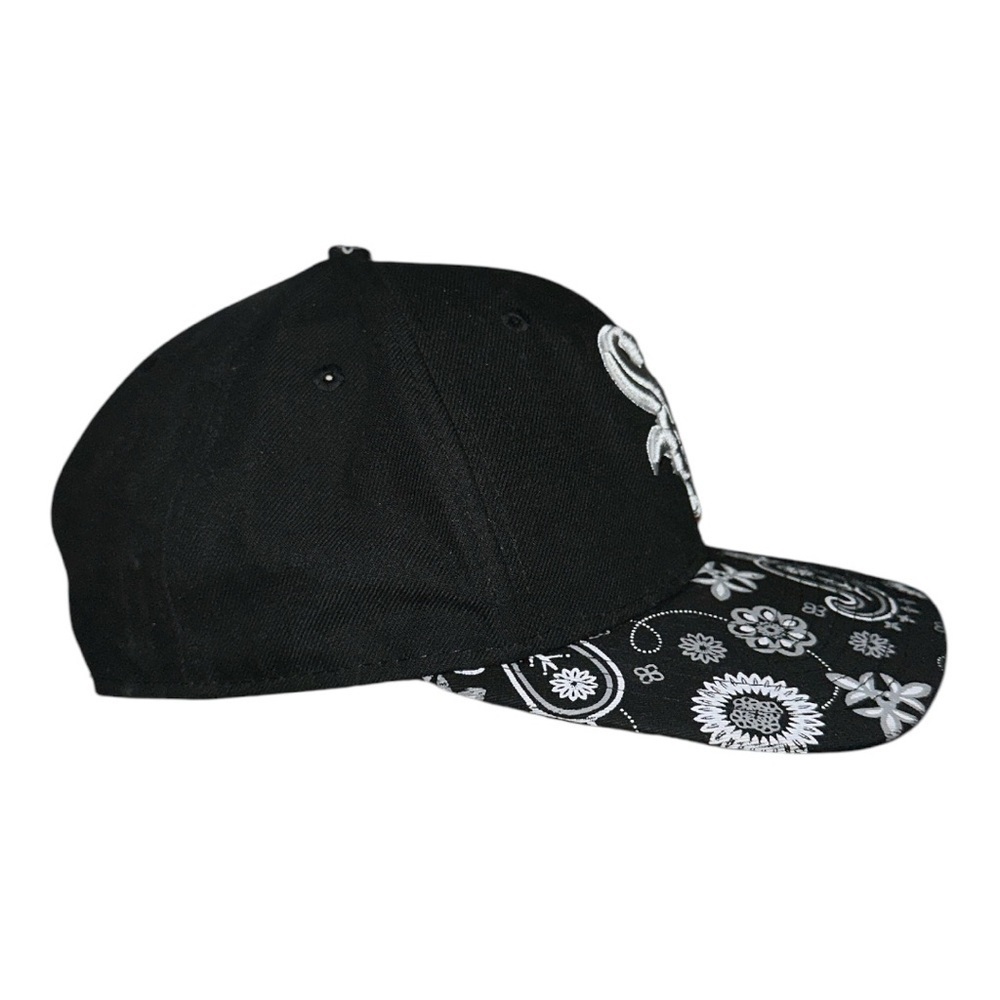 New Era 59FIFTY cap w/ white Chicago White Sox & paisley pattern